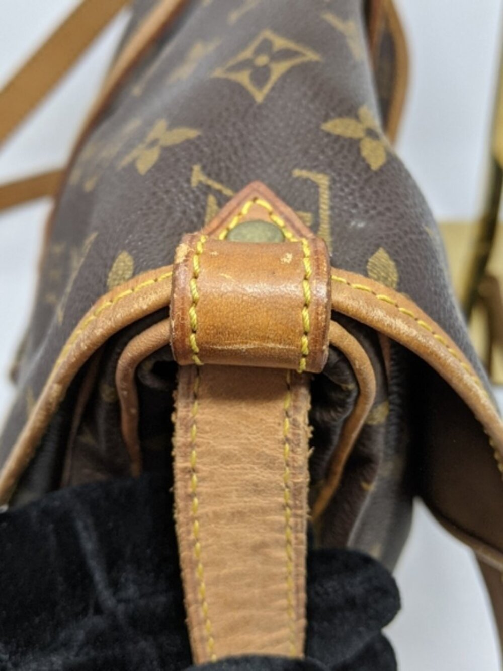 LOUIS VUITTON Monogram Saumur 30 CROSSBODY - Picture 9 of 14